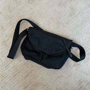 lululemon crossbody bag